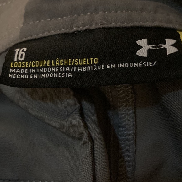 Grey shorts. - Picture 3 of 3